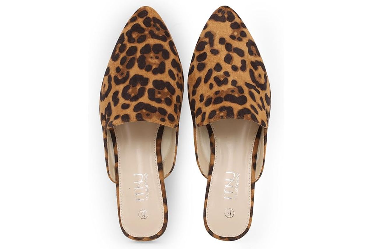 Musshoe Women's Pointed Toe Mule Flats Credit: Amazon