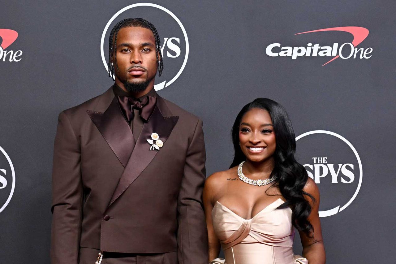 Simone Biles and Jonathan Owens at the 2026 ESPYSCredit: Gilbert Flores/Variety via Getty